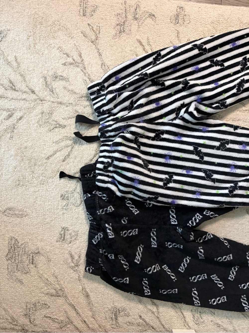Blink Halloween Fleece Pajama Pants Bundle Size Medium | Boo & Bat Prints - Picture 8 of 9